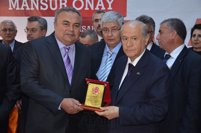 MHP LİDERi DEVLET BAHÇELİ AKHİSARLILAR İLE BULUŞTU